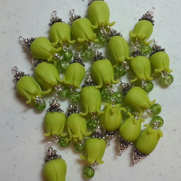 Handmade Polymer Clay Lilly Flower Necklace - Picture 4 of 4